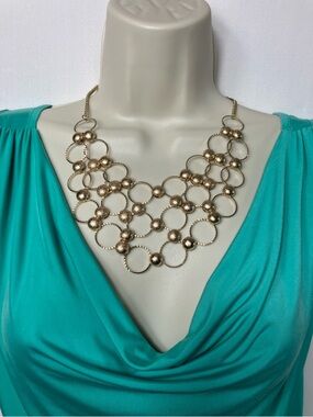 Gold Statement Circle-Link Light Weight Necklace